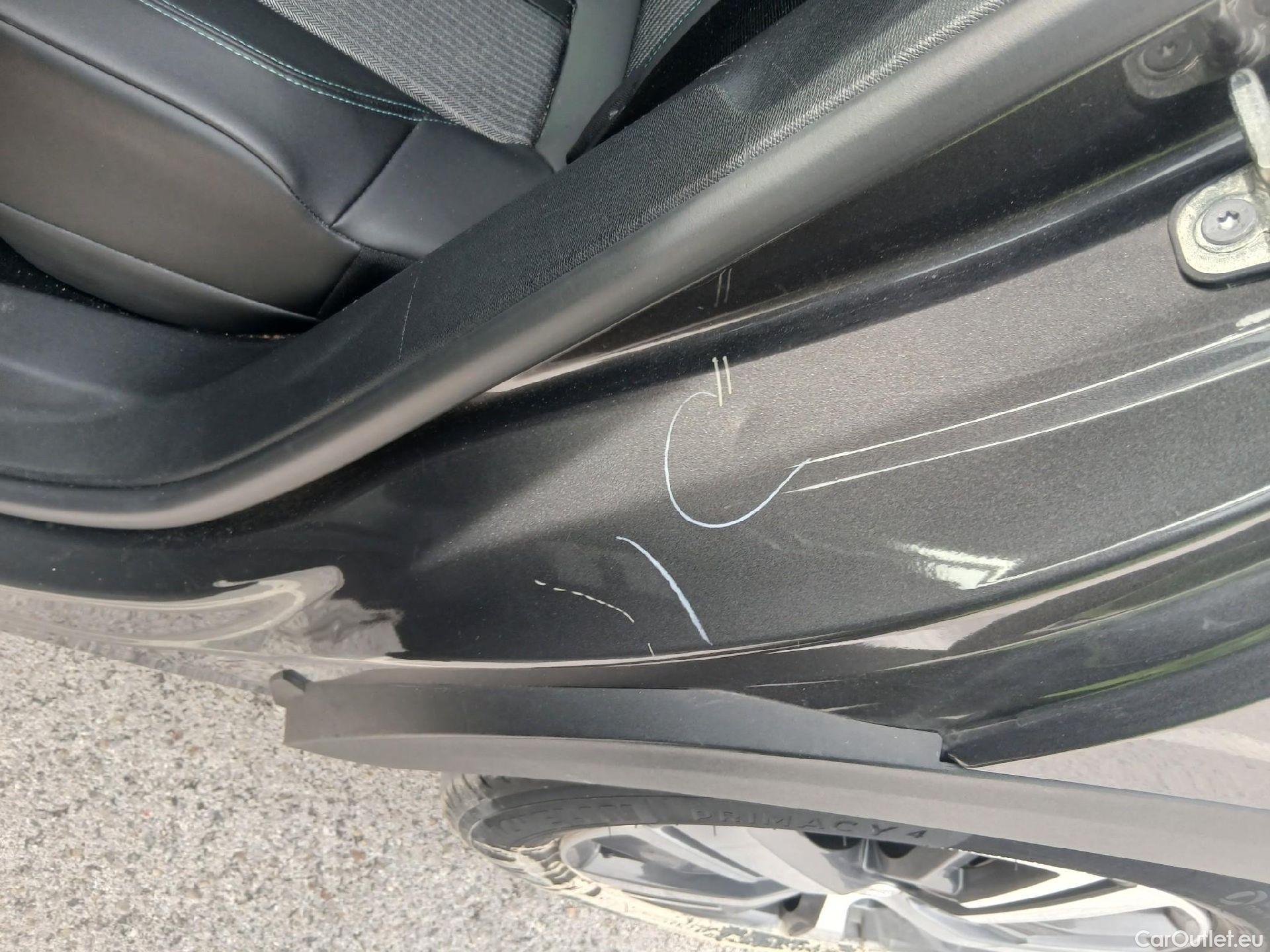  Peugeot  3008 PEUGEOT  Hybrid / 2020 / 5P / todoterreno 225 e-EAT8 Allure (AC2) #32