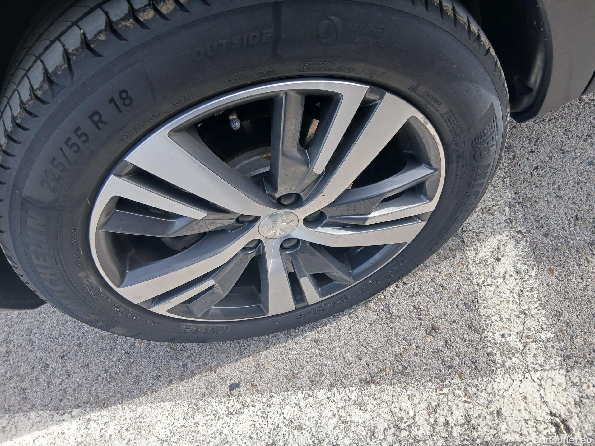  Peugeot  3008 PEUGEOT  Hybrid / 2020 / 5P / todoterreno 225 e-EAT8 Allure (AC2) #40