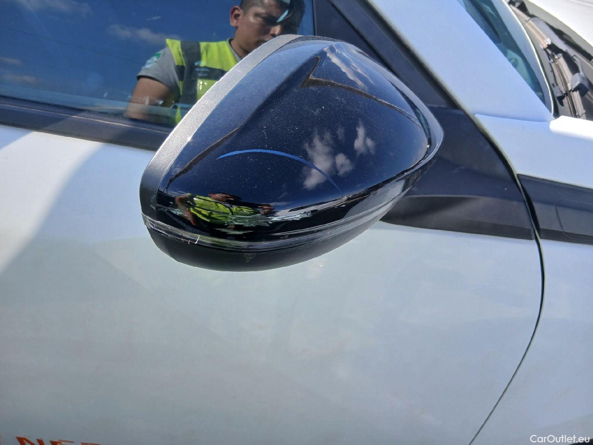  Peugeot  2008 PEUGEOT  / 2019 / 5P / todoterreno Allure BlueHDI 81kW (110CV) #41