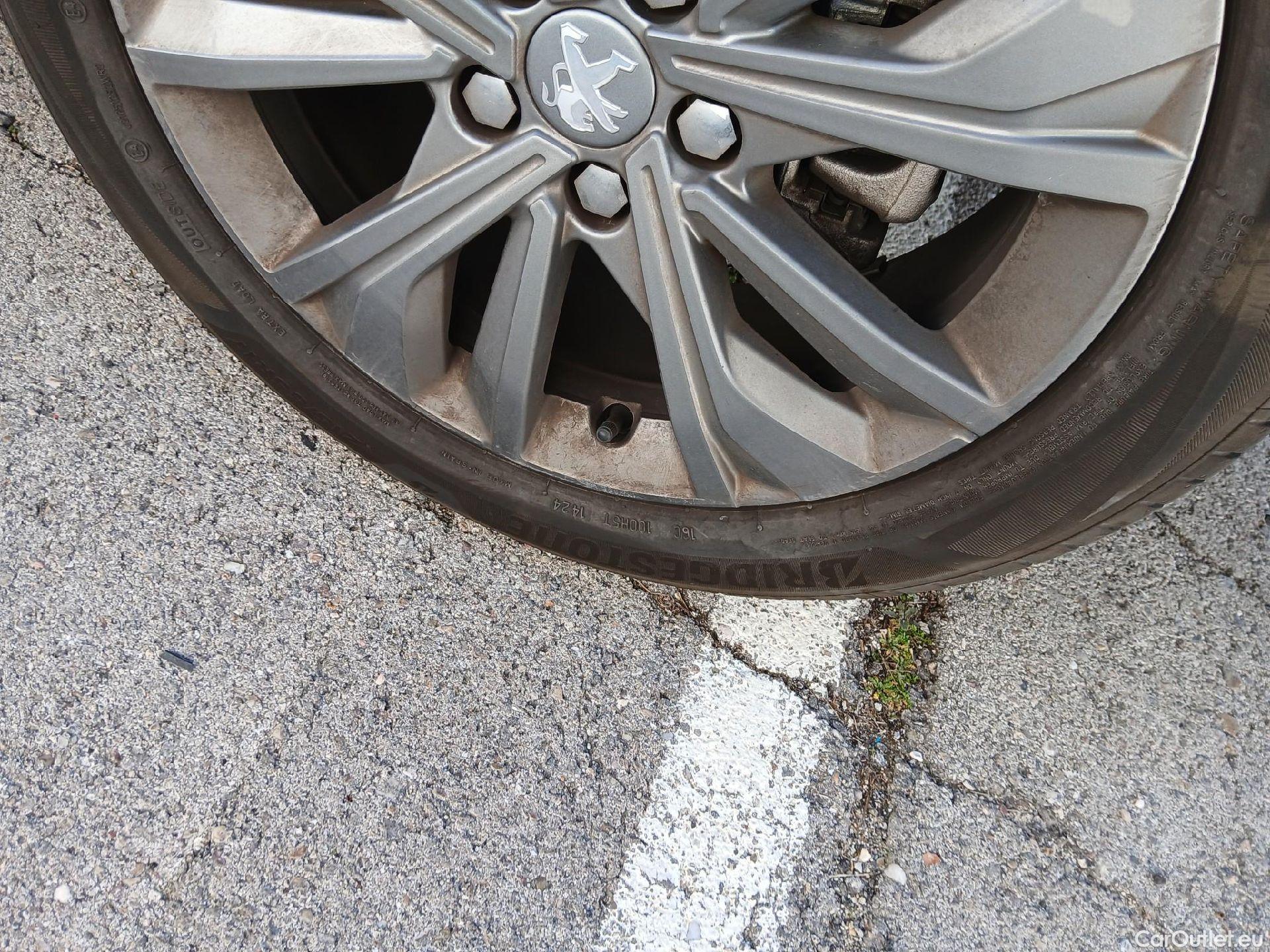  Peugeot  508 PEUGEOT  / 2018 / 5P / berlina con portón 5P Business Line BlueHDi 130 EAT8 (AC) #17