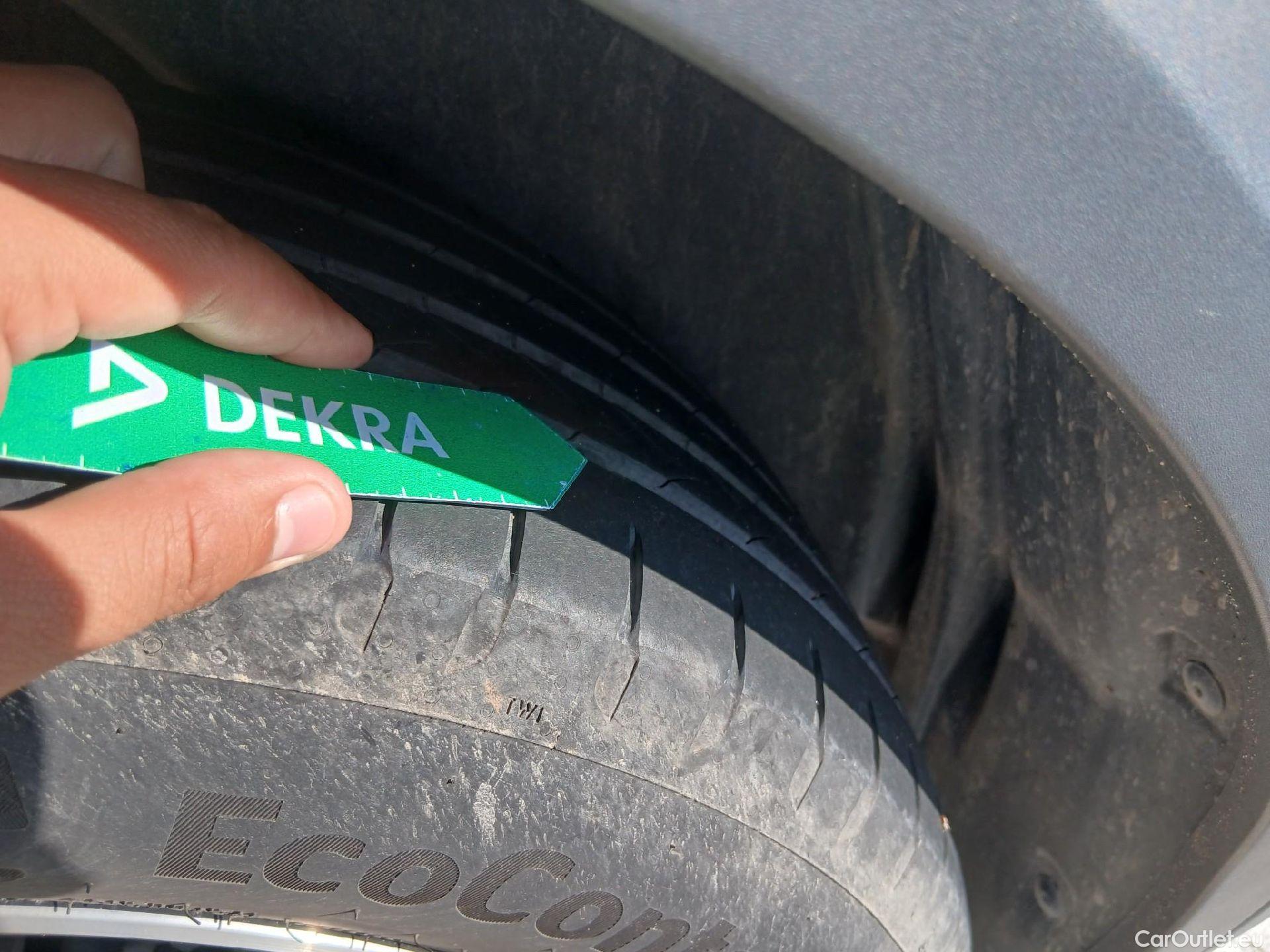  Peugeot  2008 PEUGEOT  / 2019 / 5P / todoterreno Allure BlueHDI 81kW (110CV) #7