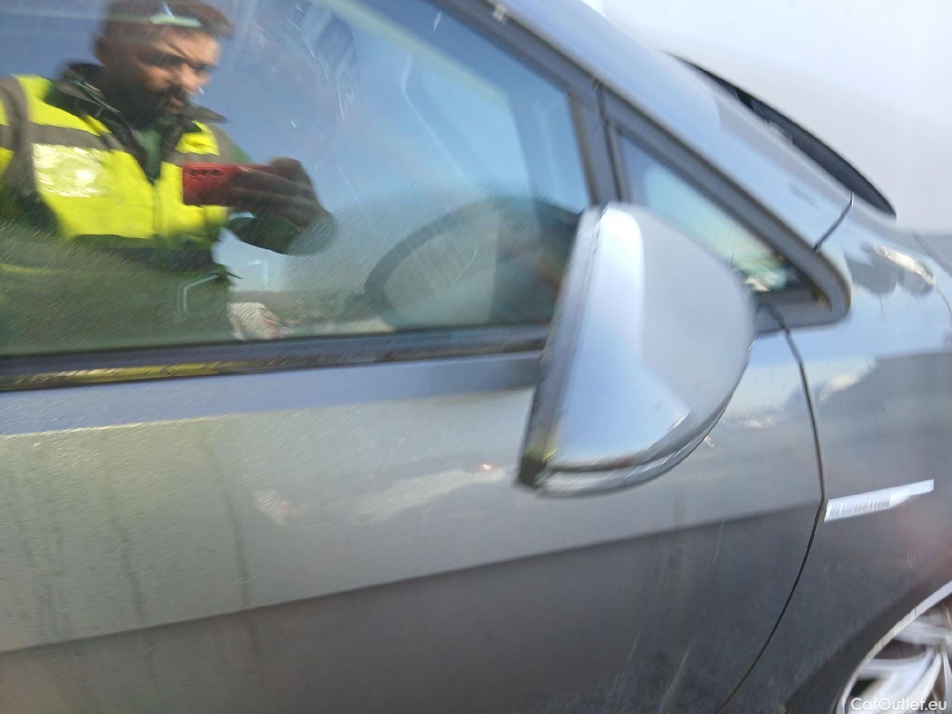  Volkswagen  Golf  VOLKSWAGEN / 2016 / 5P / berlina con portón Advance 1.5 TSI EVO 96kW (130CV) DSG #26