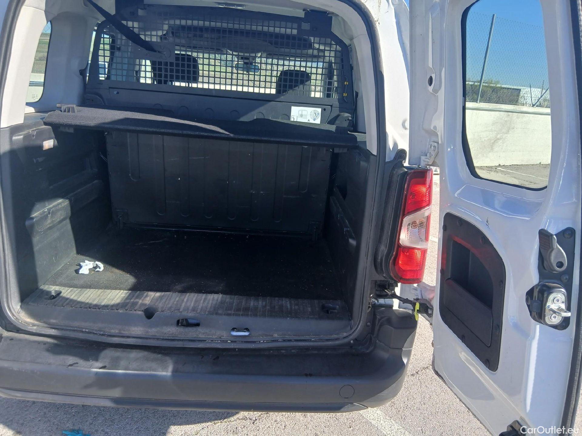  Citroen  Berlingo CITROEN  / 2018 / 4P / combi Talla M BlueHDi 100 S&S LIVE PACK BUSINE #2