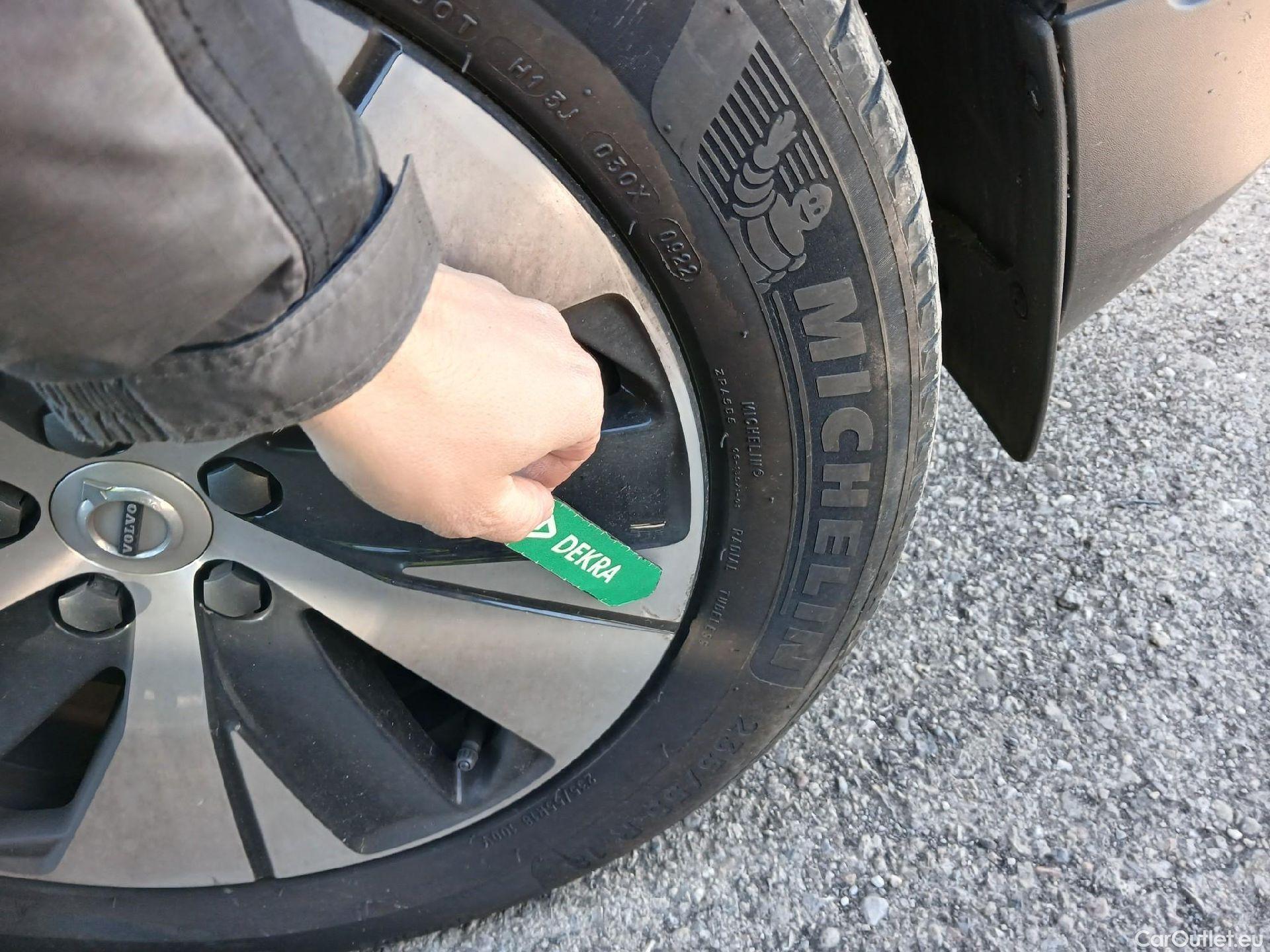  Volvo  XC 40 VOLVO XC40 / 2017 / 5P / todoterreno 1.5 T4 Twin Recharge Inscription Ex Auto #24