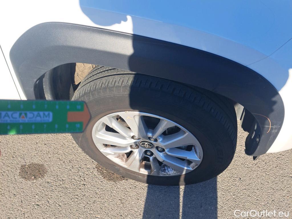  Toyota  Yaris Cross TOYOTA  / 2021 / 5P / todoterreno 1.5 120H Business Plus #3