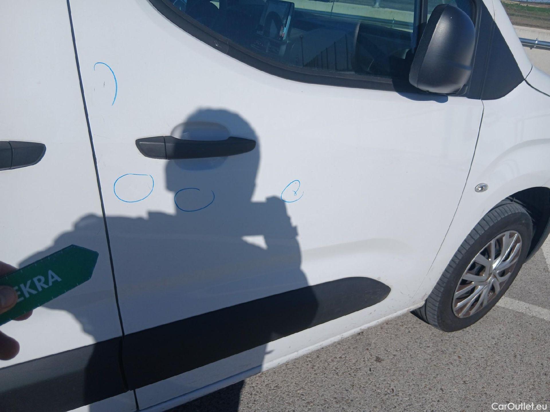  Citroen  Berlingo CITROEN  / 2018 / 4P / combi Talla M BlueHDi 100 S&S LIVE PACK BUSINE #21