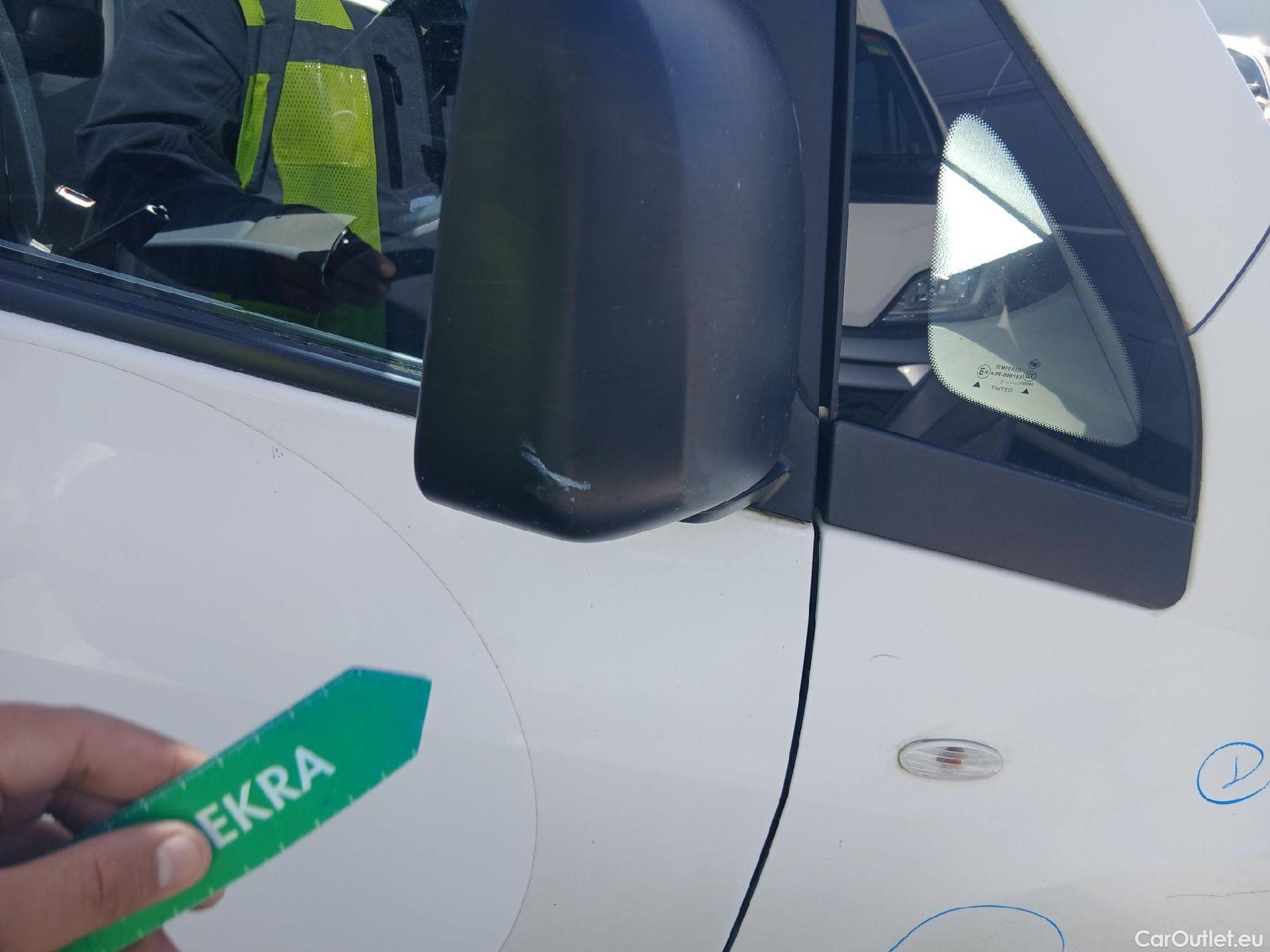  Nissan  NV200 NISSAN  VU 5p 1G furgón 1.5dCi 66kW (90CV) COMFORT #64