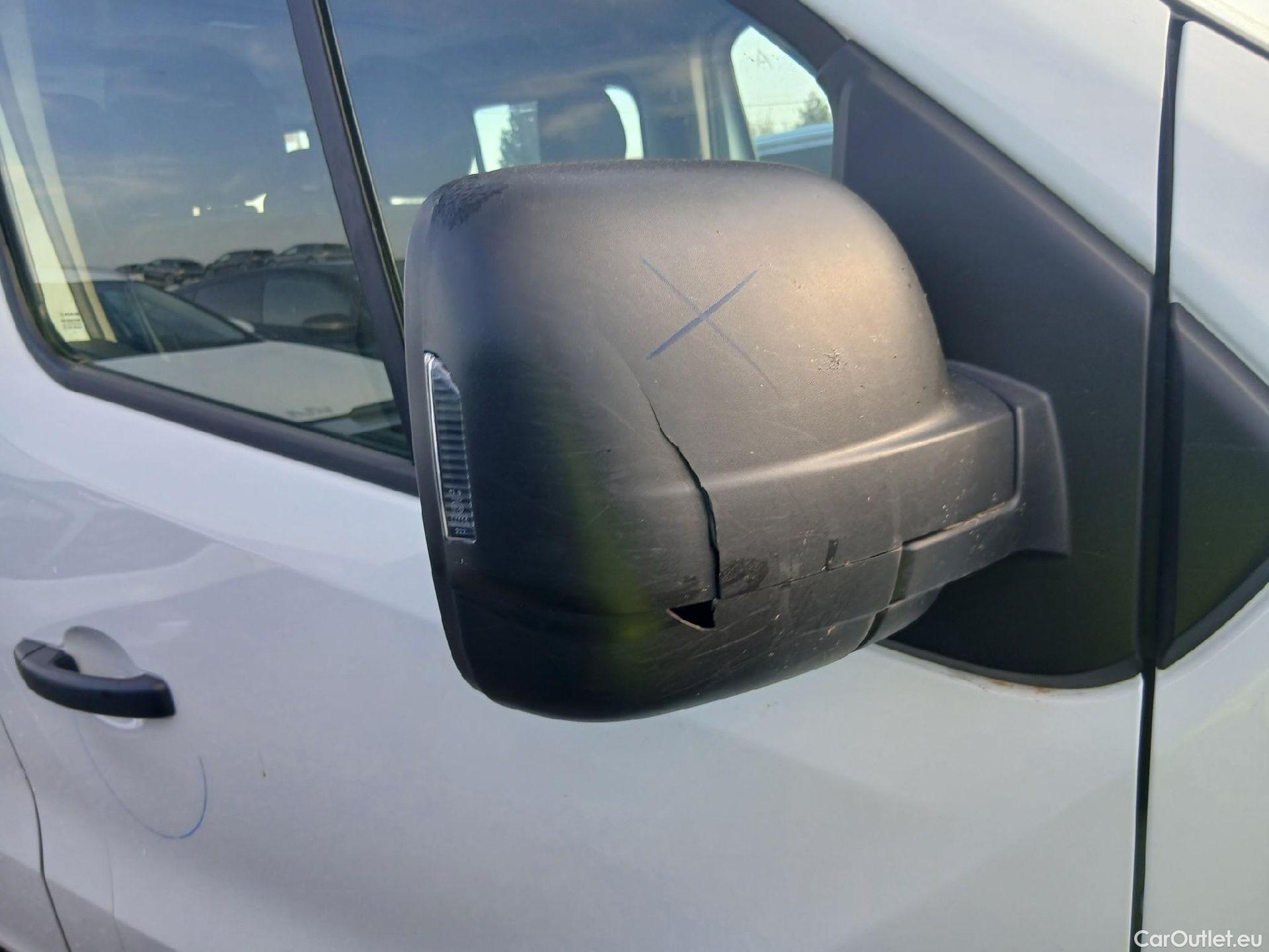  Nissan  NV300 NISSAN  / 2021 / 4P / monovolumen Combi 9 2.0dCi 81kW L1H1 1T Comfort #18