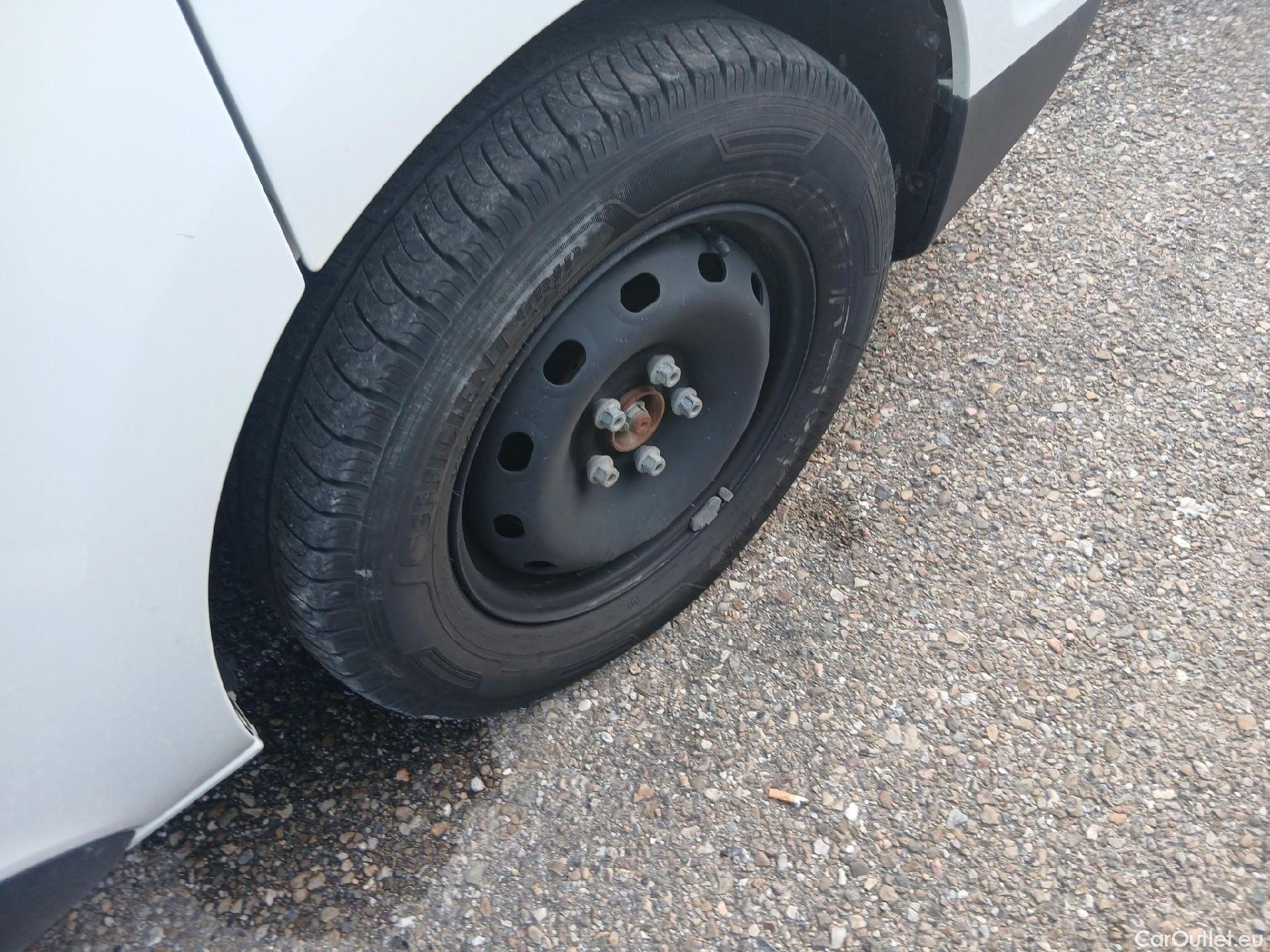  Nissan  NV300 NISSAN  / 2021 / 4P / monovolumen Combi 9 2.0dCi 81kW L1H1 1T Comfort #20