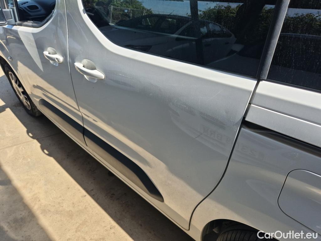  Opel  Combo OPEL  Life / 2018 / 5P / monovolumen compacto 1.5 TD 56kW (75CV) Selective L #17