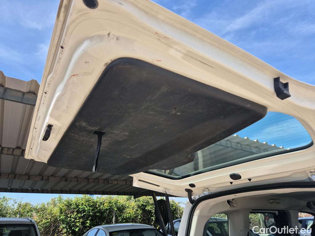  Opel  Combo OPEL  Life / 2018 / 5P / monovolumen compacto 1.5 TD 56kW (75CV) Selective L #11