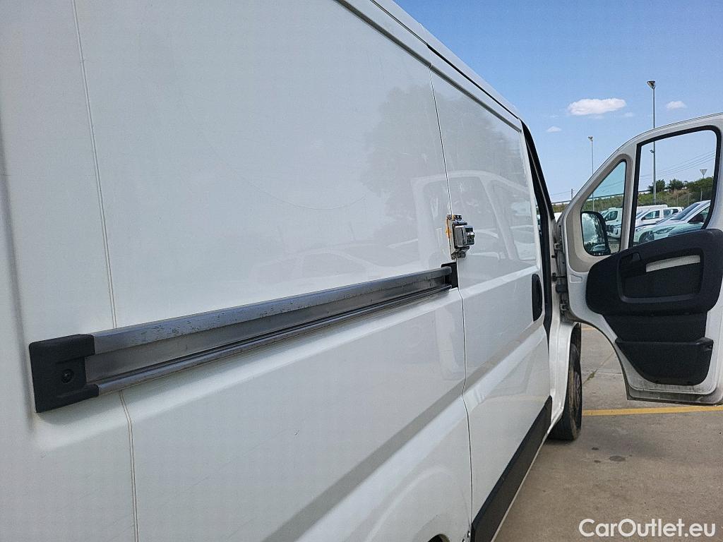  Peugeot  Boxer PEUGEOT  / 2014 / 4P / furgón Pack 330 L1 H1 BHDI 88kW(120CV) S&S 6 V. #33