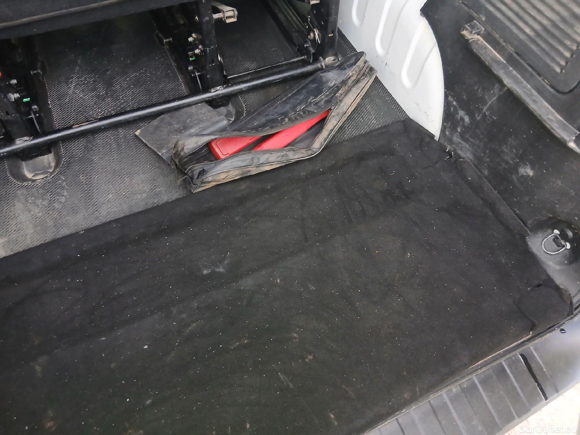  Nissan  NV300 NISSAN  / 2021 / 4P / monovolumen Combi 9 2.0dCi 81kW L1H1 1T Comfort #21