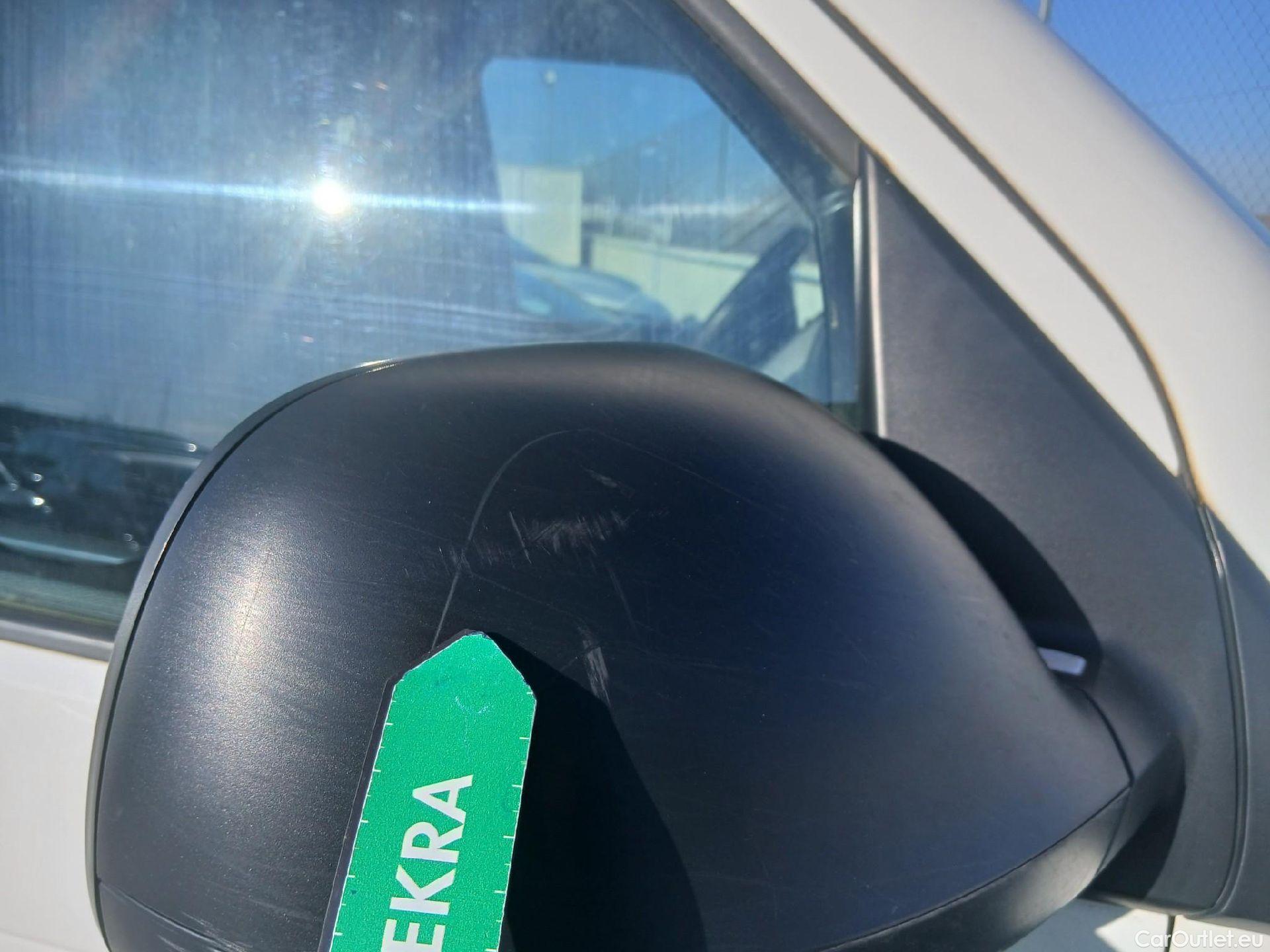  Volkswagen  Transporter VOLKSWAGEN  / 2015 / 4P / furgón Furgón Corto TN 2.0 TDI 110kW BMT 4Mot #38