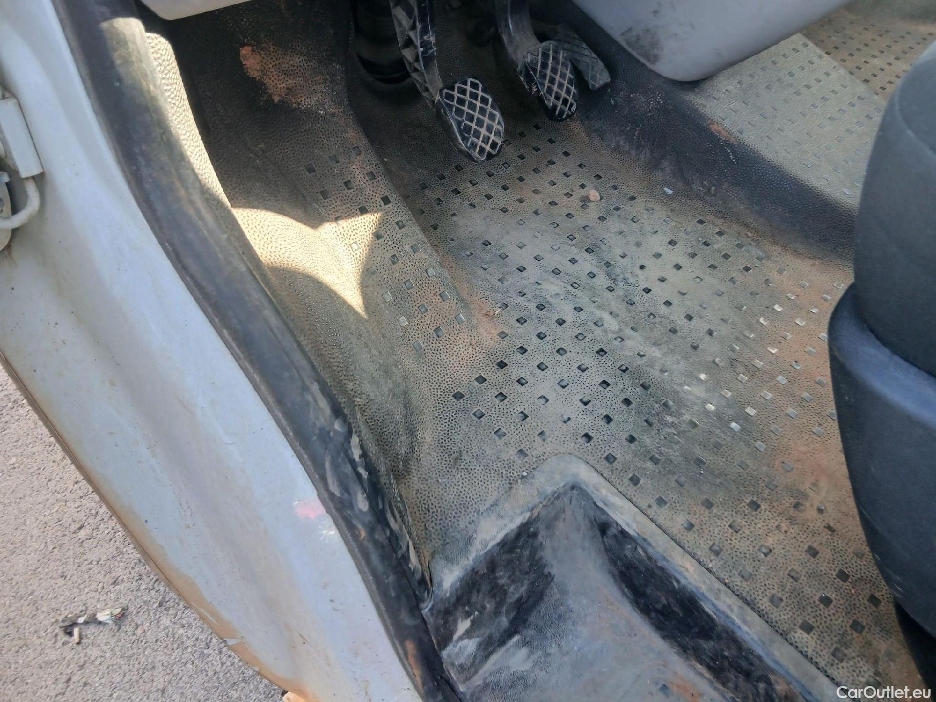  Volkswagen  Transporter VOLKSWAGEN  / 2015 / 4P / furgón Furgón Corto TN 2.0 TDI 110kW BMT 4Mot #6