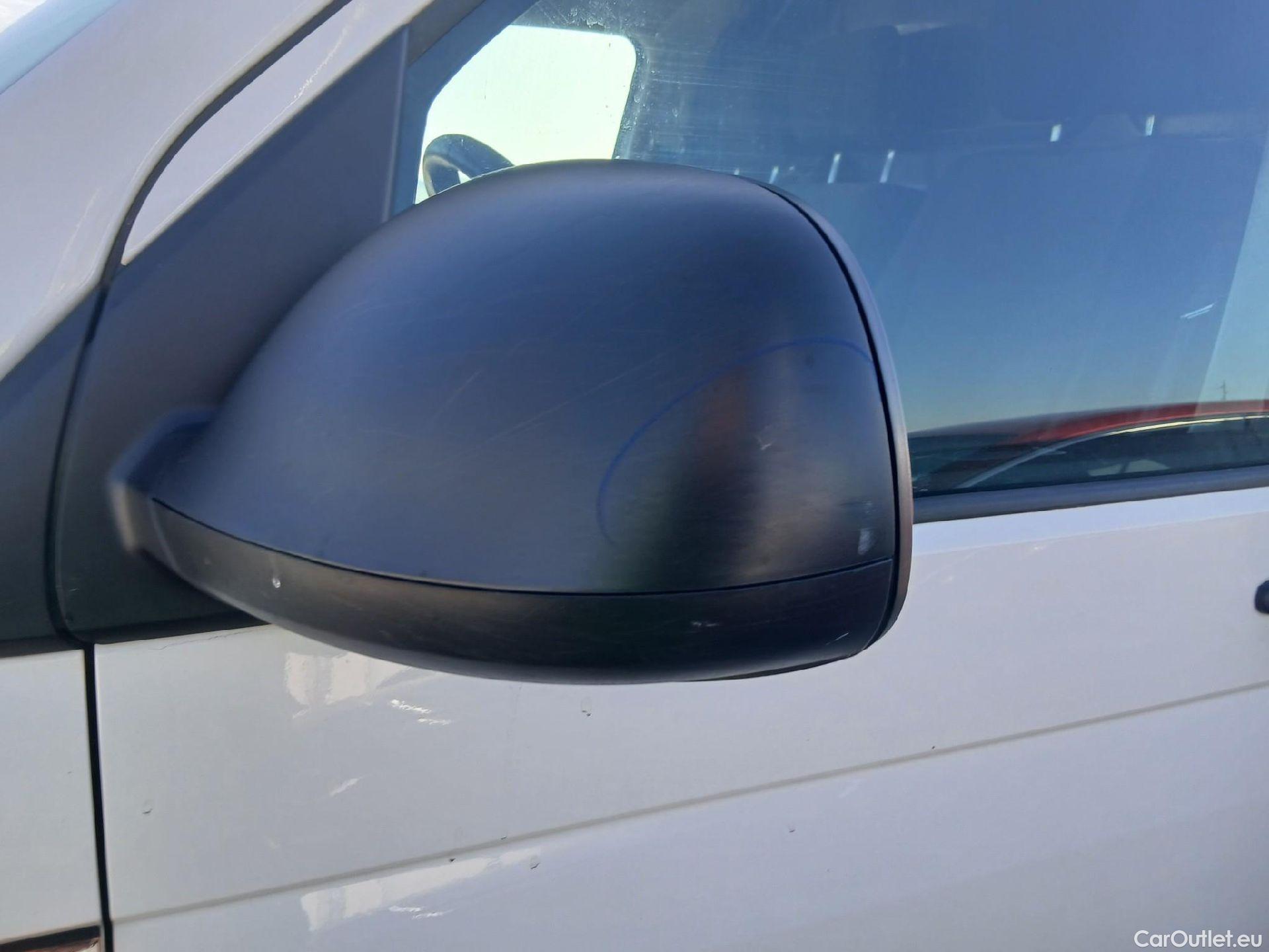  Volkswagen  Transporter VOLKSWAGEN  / 2015 / 4P / furgón Furgón Corto TN 2.0 TDI 110kW BMT 4Mot #27