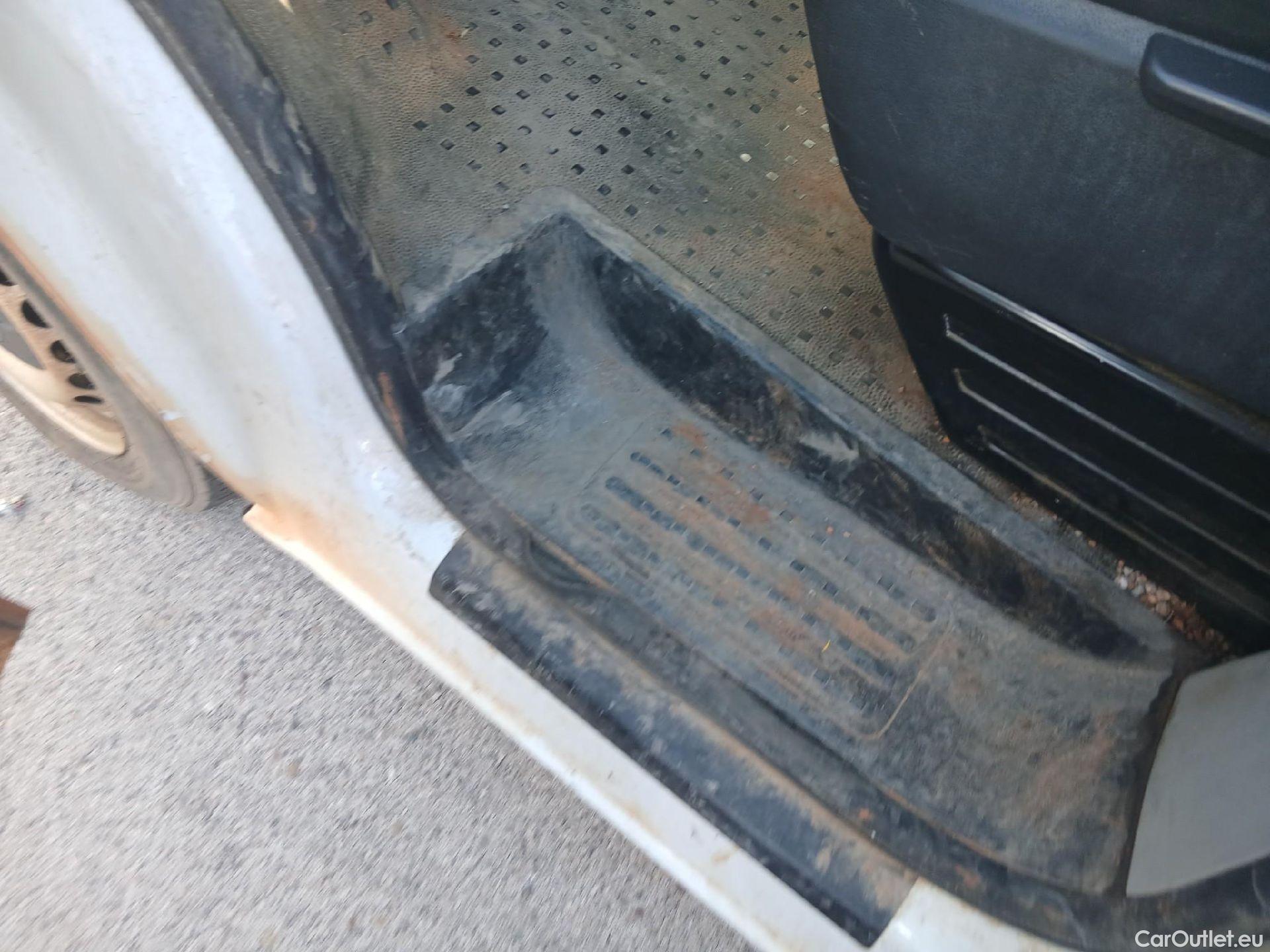  Volkswagen  Transporter VOLKSWAGEN  / 2015 / 4P / furgón Furgón Corto TN 2.0 TDI 110kW BMT 4Mot #5