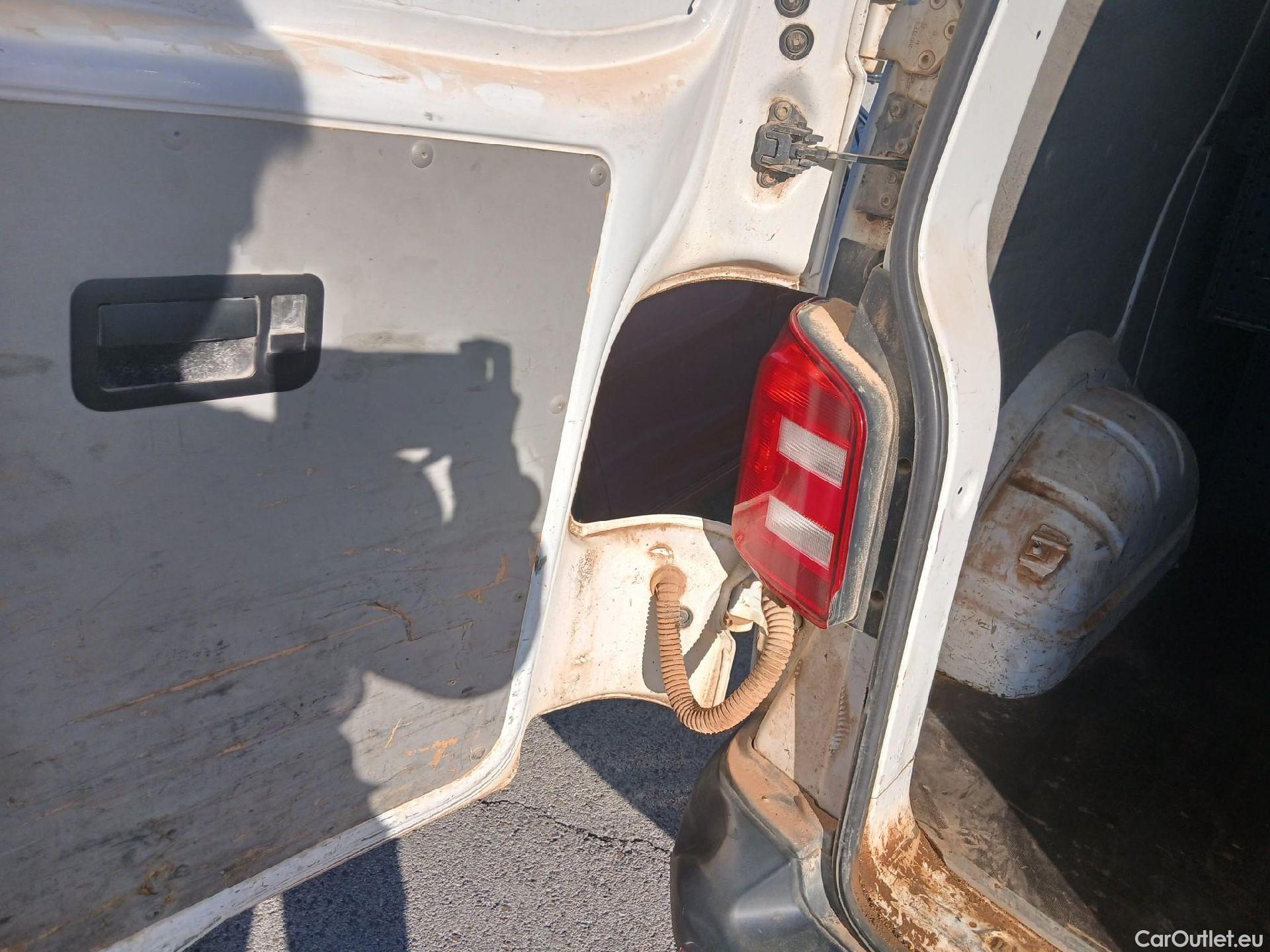  Volkswagen  Transporter VOLKSWAGEN  / 2015 / 4P / furgón Furgón Corto TN 2.0 TDI 110kW BMT 4Mot #16