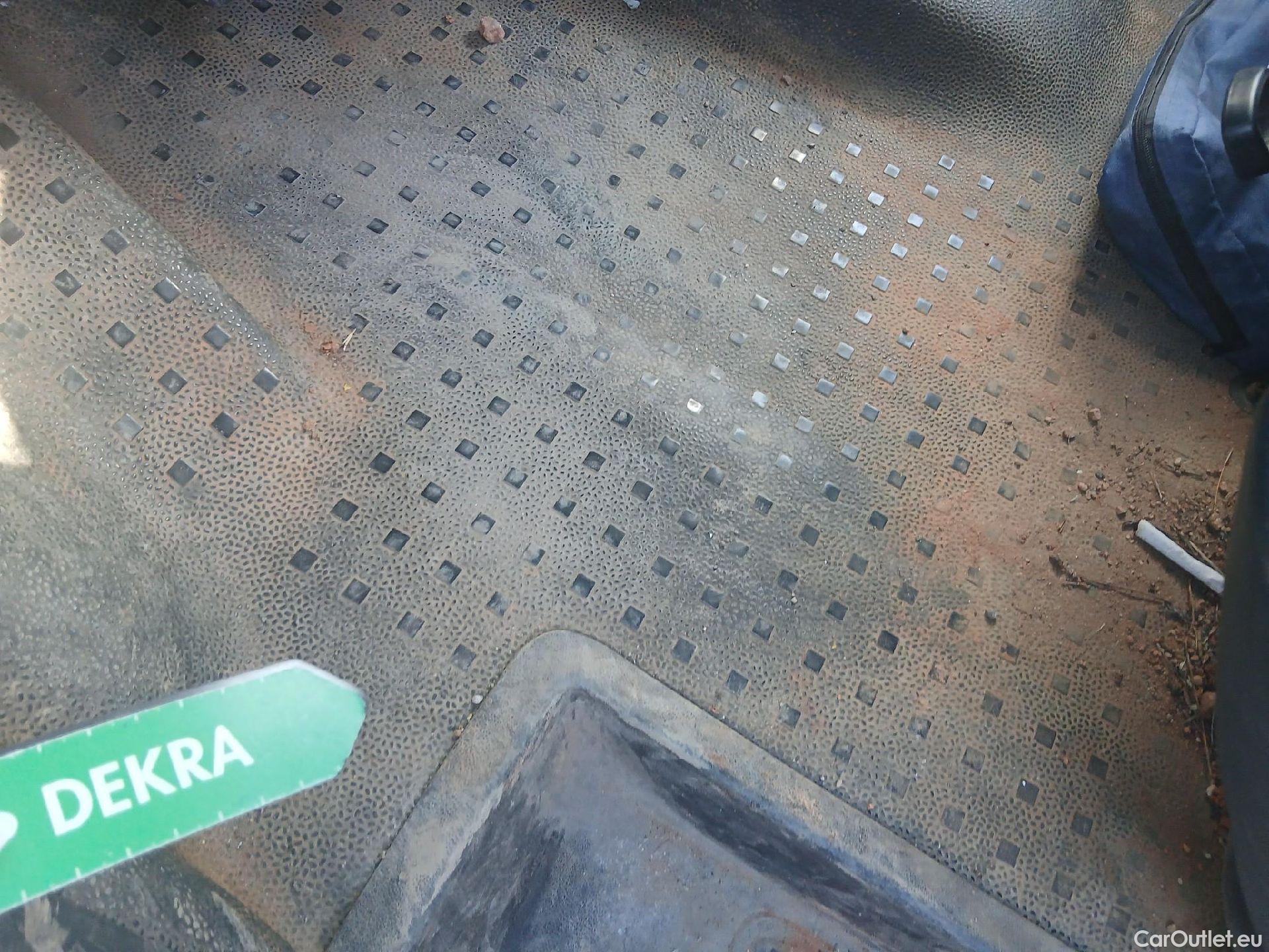  Volkswagen  Transporter VOLKSWAGEN  / 2015 / 4P / furgón Furgón Corto TN 2.0 TDI 110kW BMT 4Mot #7