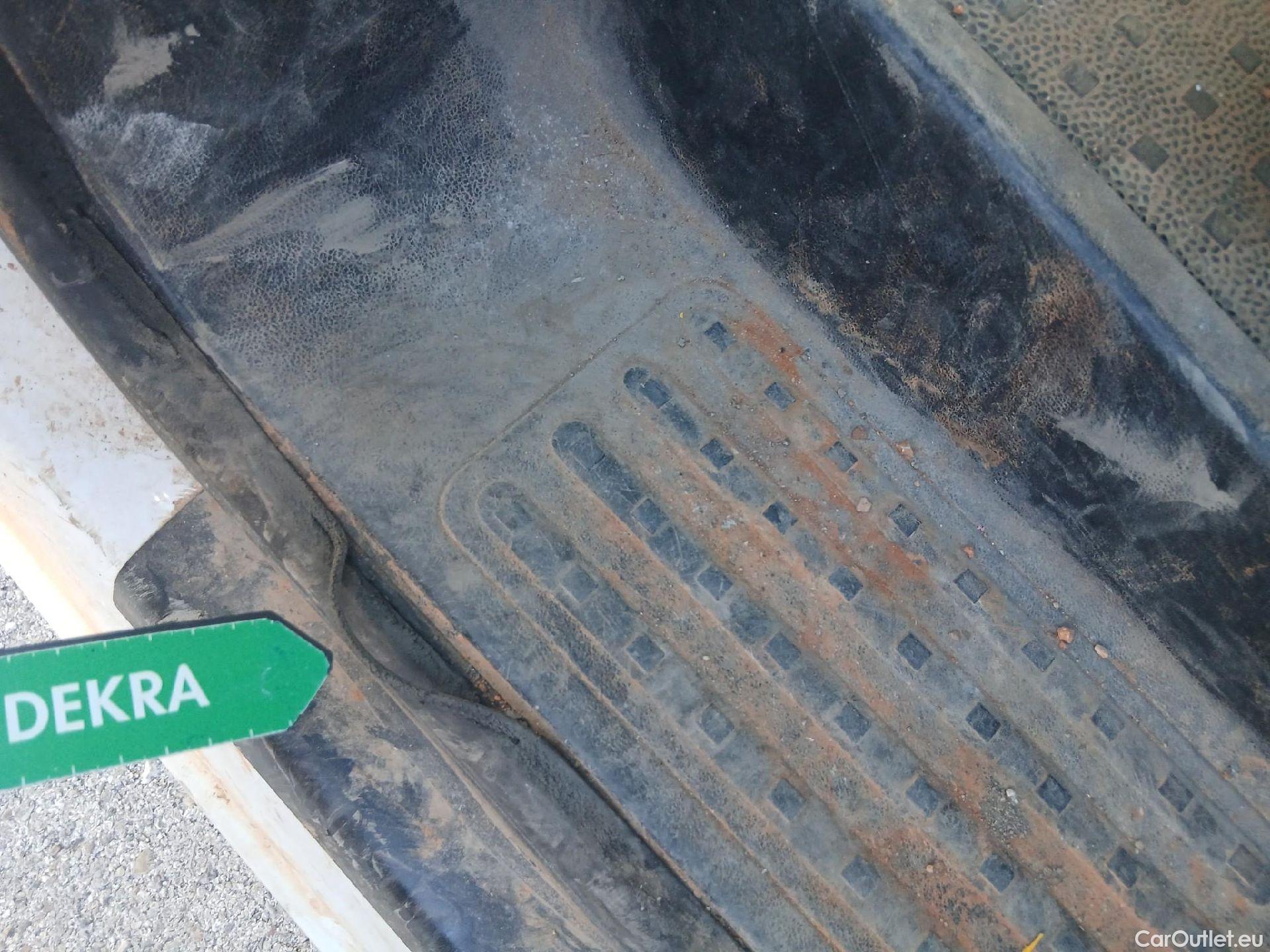  Volkswagen  Transporter VOLKSWAGEN  / 2015 / 4P / furgón Furgón Corto TN 2.0 TDI 110kW BMT 4Mot #4