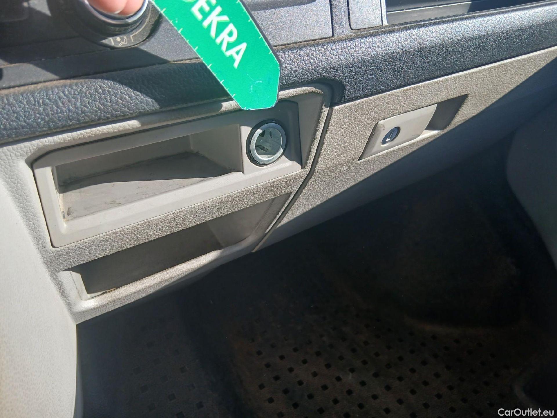  Volkswagen  Transporter VOLKSWAGEN  / 2015 / 4P / furgón Furgón Corto TN 2.0 TDI 110kW BMT 4Mot #40