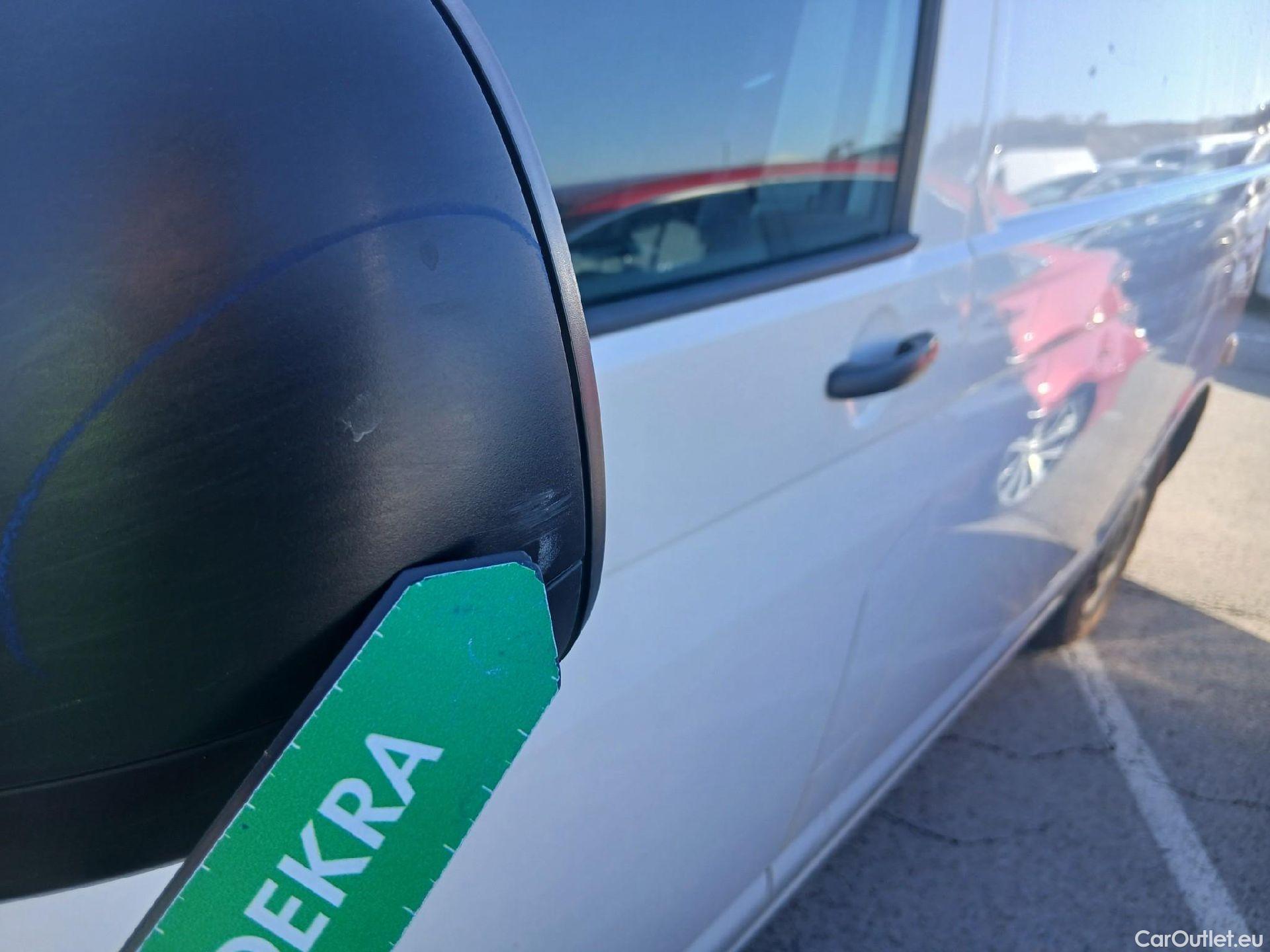  Volkswagen  Transporter VOLKSWAGEN  / 2015 / 4P / furgón Furgón Corto TN 2.0 TDI 110kW BMT 4Mot #26