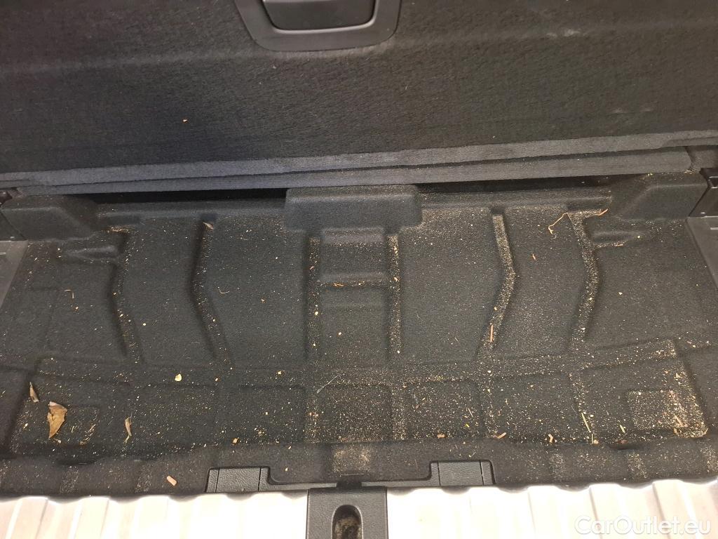  Bmw  Serie 3 BMW Série 3 Touring / 2019 / 5P / Break 320d 190ch Lounge BVA8 #19