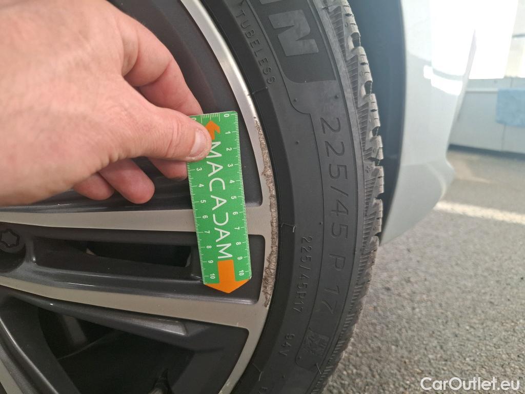  Bmw  Serie 1 BMW Série 1 / 2019 / 5P / Berline 1.5 116I Business Design #33