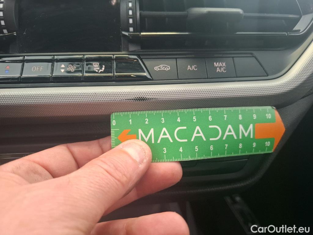  Bmw  Serie 1 BMW Série 1 / 2019 / 5P / Berline 1.5 116I Business Design #52