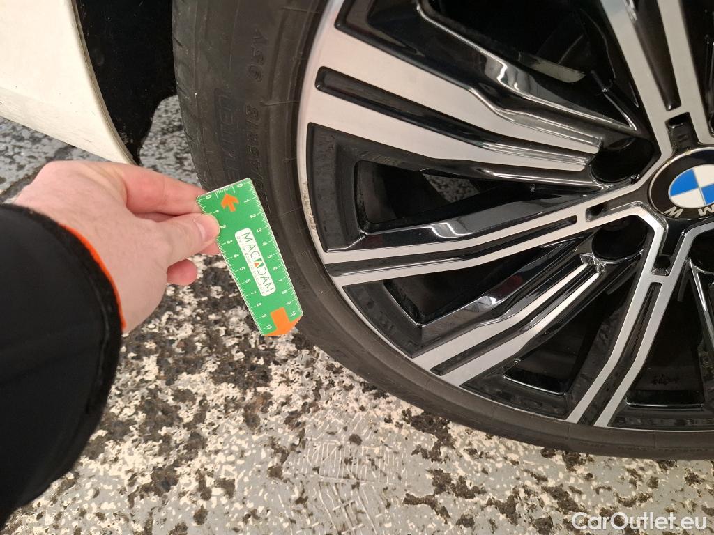  Bmw  Serie 3 BMW Série 3 Touring / 2019 / 5P / Break 320d 190ch Lounge BVA8 #17