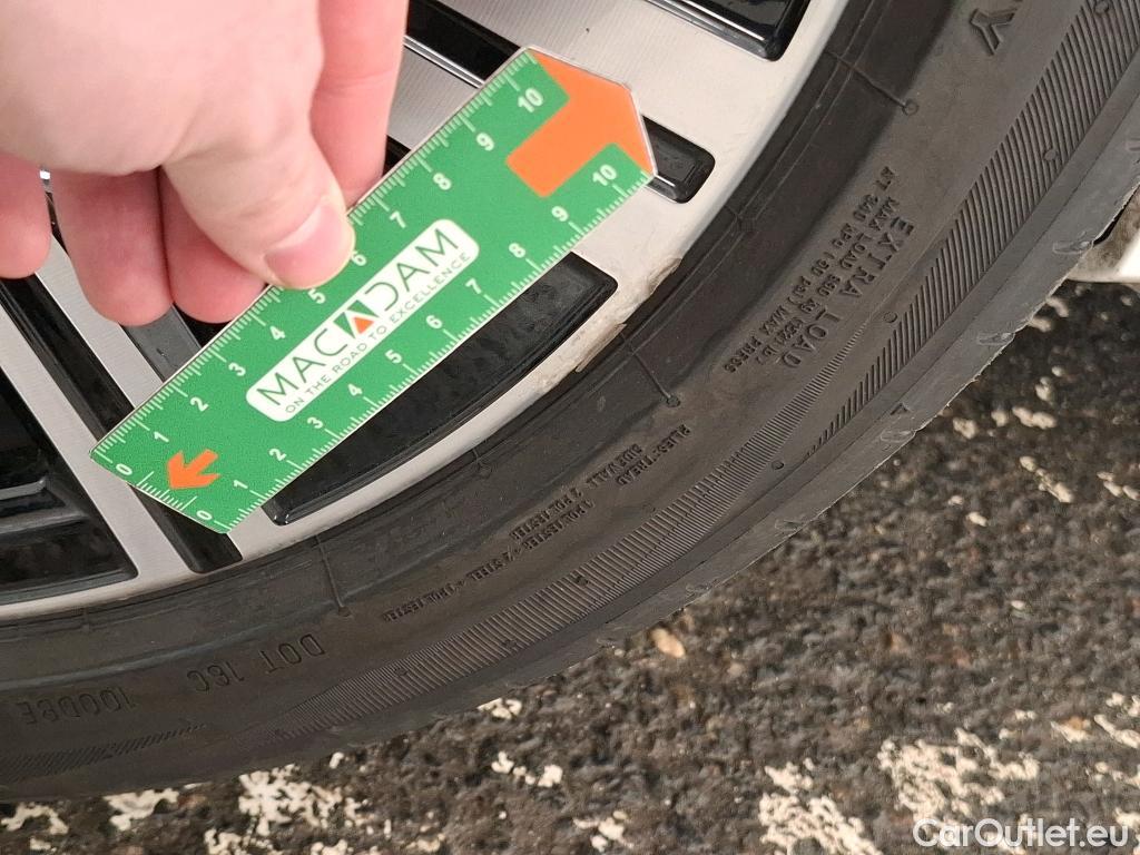  Bmw  Serie 3 BMW Série 3 Touring / 2019 / 5P / Break 320d 190ch Lounge BVA8 #31