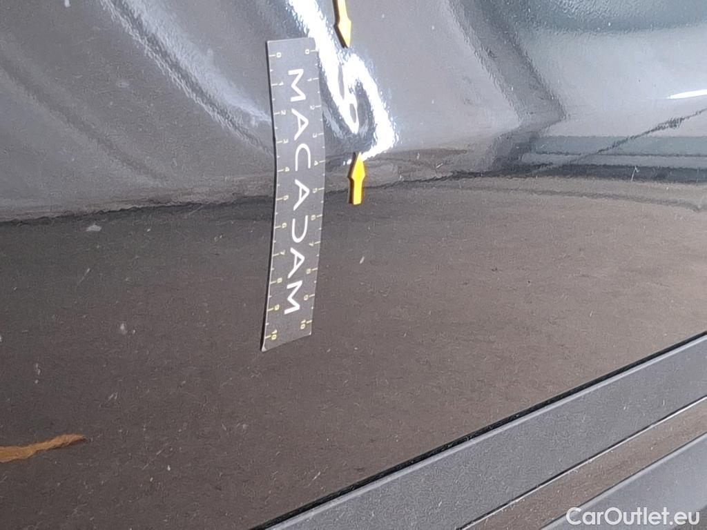  Mercedes  GLA MERCEDES-BENZ  / 2020 / 5P / SUV  200 D AMG LINE DCT #33