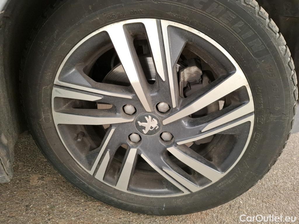  Peugeot  208  Allure Business 1.2 PureTech 100CV BVM6 E6d #110