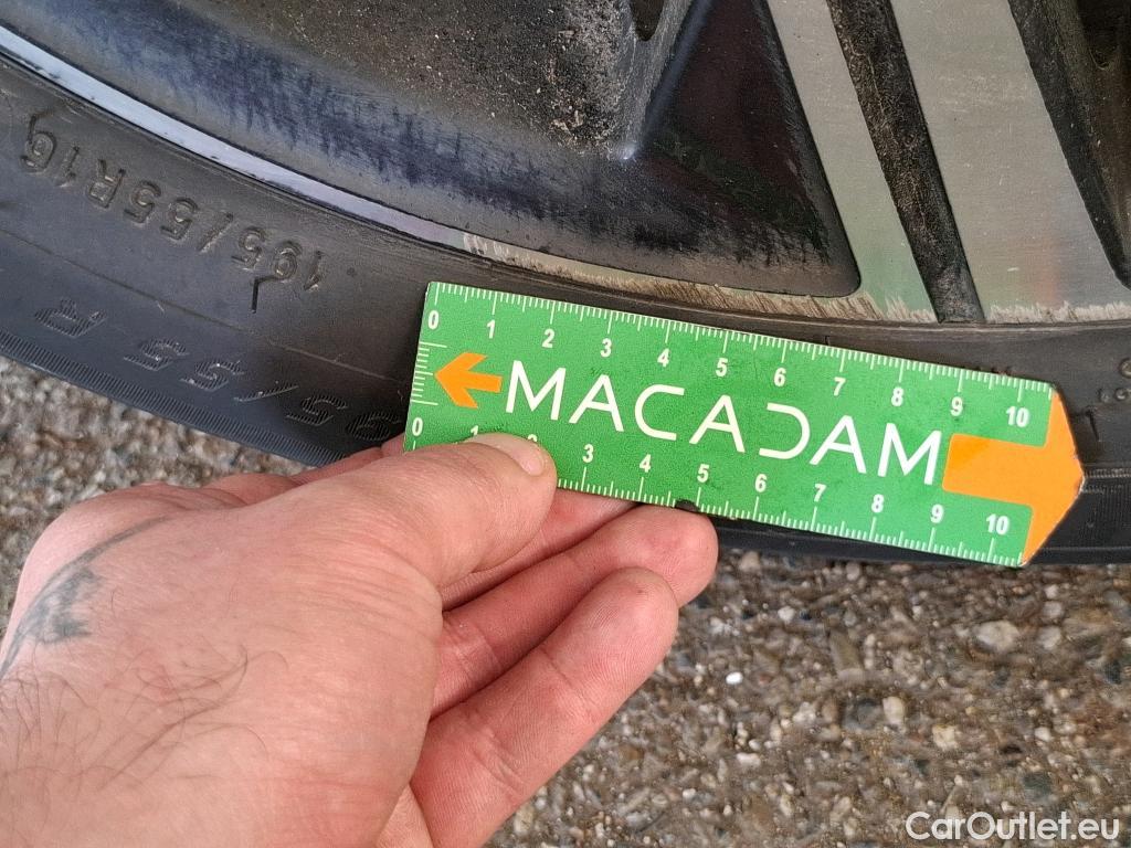  Peugeot  208  Allure Business 1.2 PureTech 100CV BVM6 E6d #64