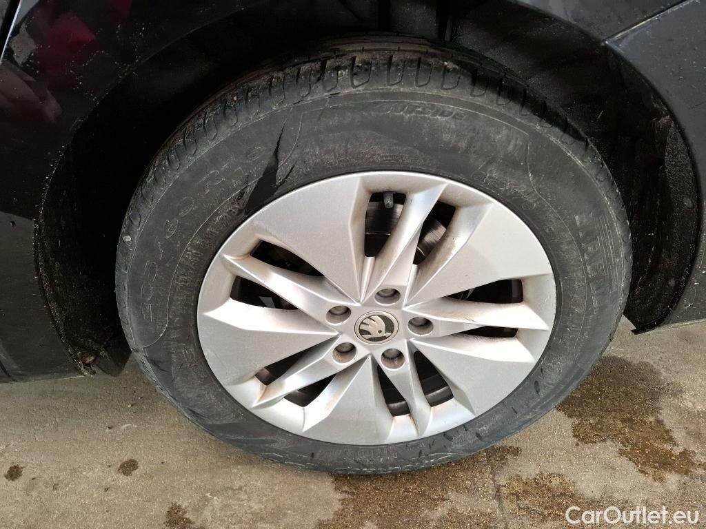  Skoda  Octavia SKODA  Combi / 2020 / 5P / Break 2.0 TDI 150 DSG7 Business #30