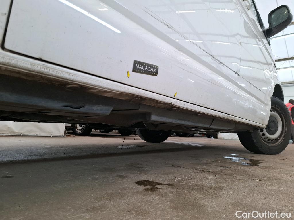  Volkswagen  Transporter VOLKSWAGEN  VU 4p Fourgon 2.0 TDi 110 L2H1 Busi Line Plu #39