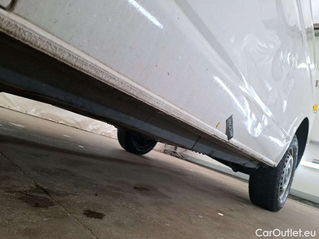  Volkswagen  Transporter VOLKSWAGEN  VU 4p Fourgon 2.0 TDi 110 L2H1 Busi Line Plu #50