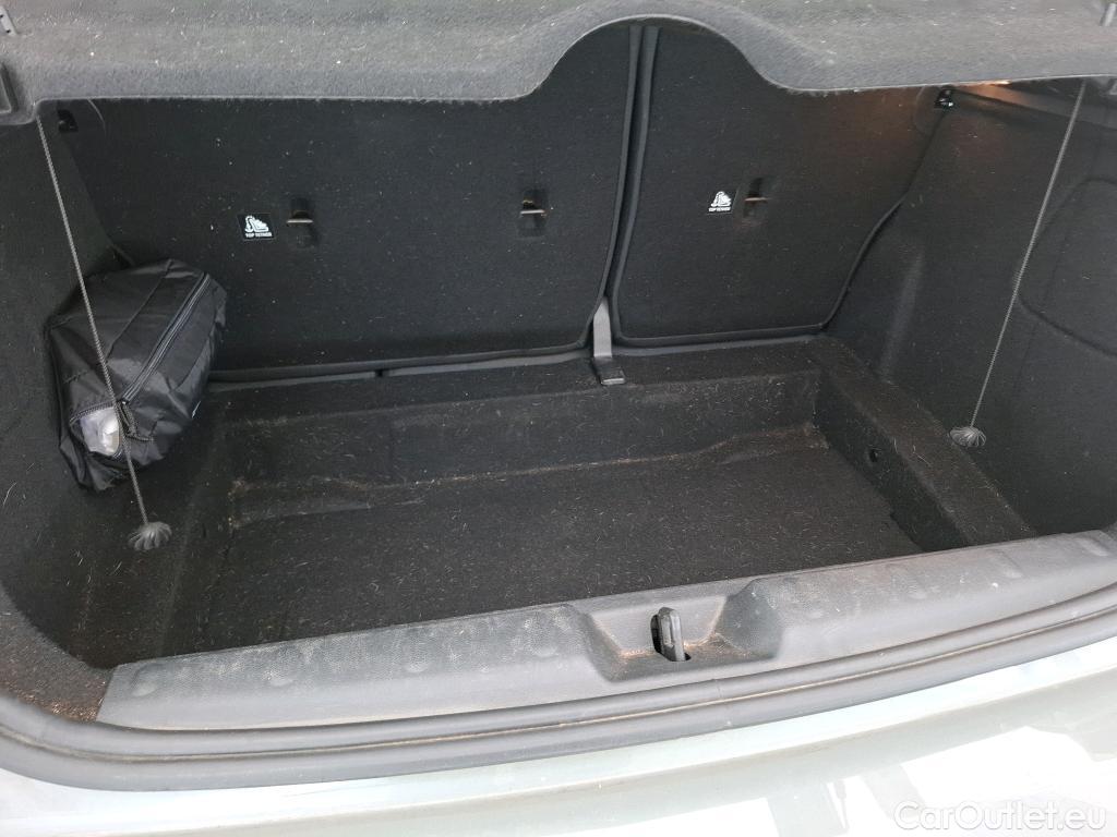  Mini  Cooper MINI Mini / 2014 / 5P / Berline One Finition Business Design 102 ch BVA7 #2