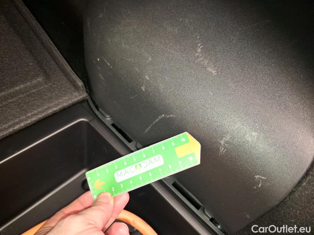  KIA  XCeed KIA  / 2019 / 5P / Crossover 1.6 GDI ISG ISG PHEV DESIGN DCT6 #9