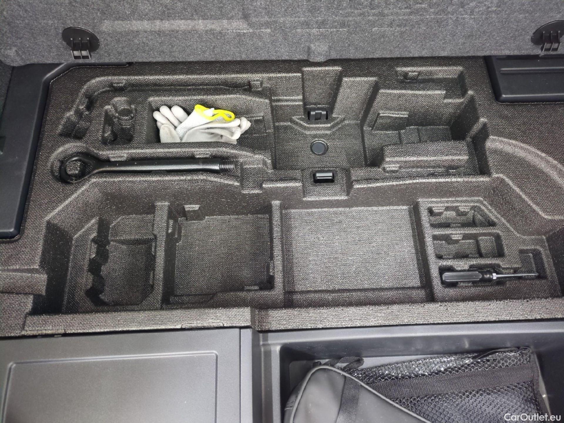  Lexus  NX LEXUS  / 2021 / 5P / SUV 450H+ 4WD Executive #3