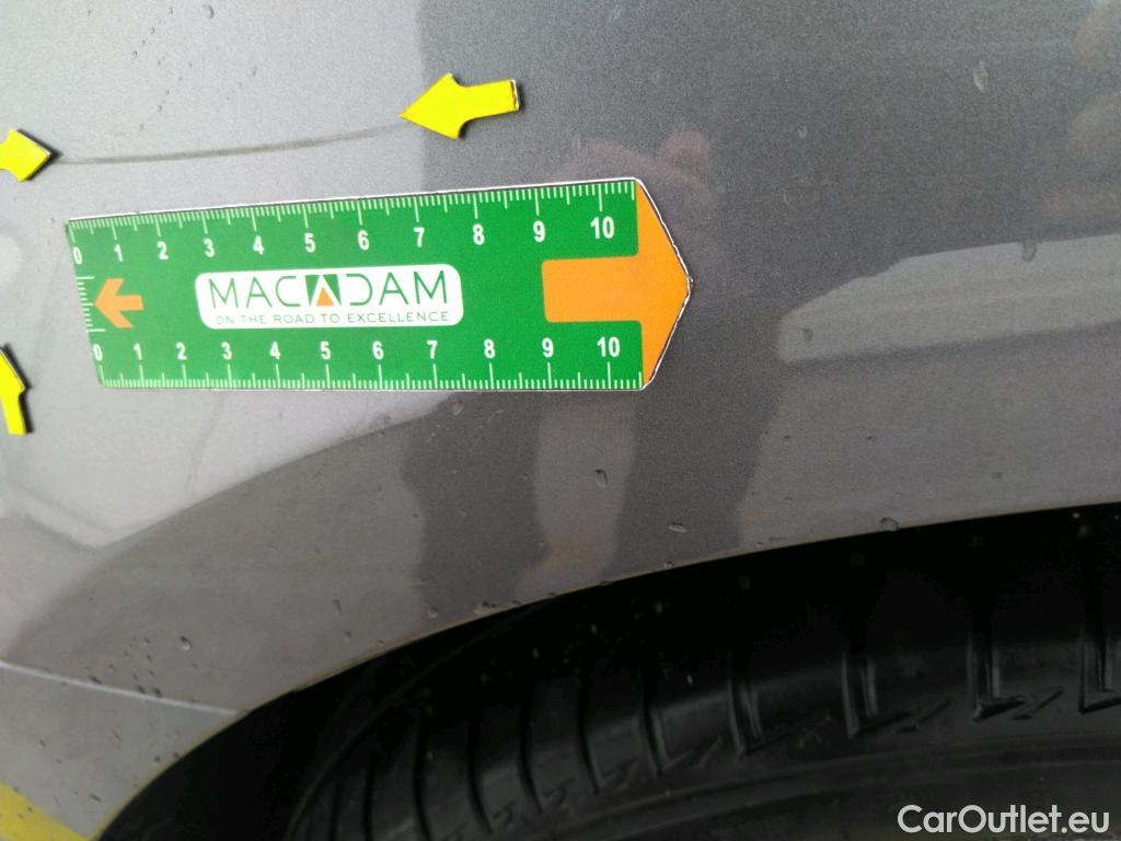  Mercedes  A-Klasse MERCEDES-BENZ Classe A Berline / 2018 / 4P / Berline A 250 e Business Line 8G-DCT #36