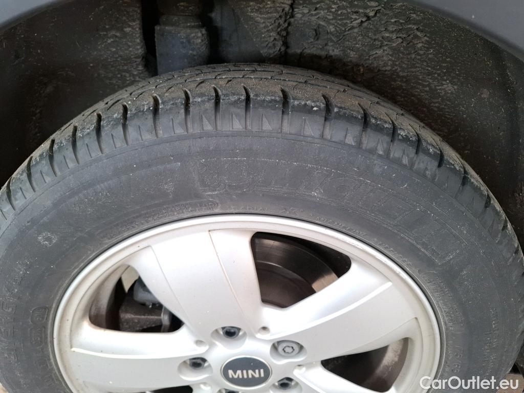  Mini  Cooper MINI Mini / 2014 / 5P / Berline One Finition Business Design 102 ch BVA7 #3