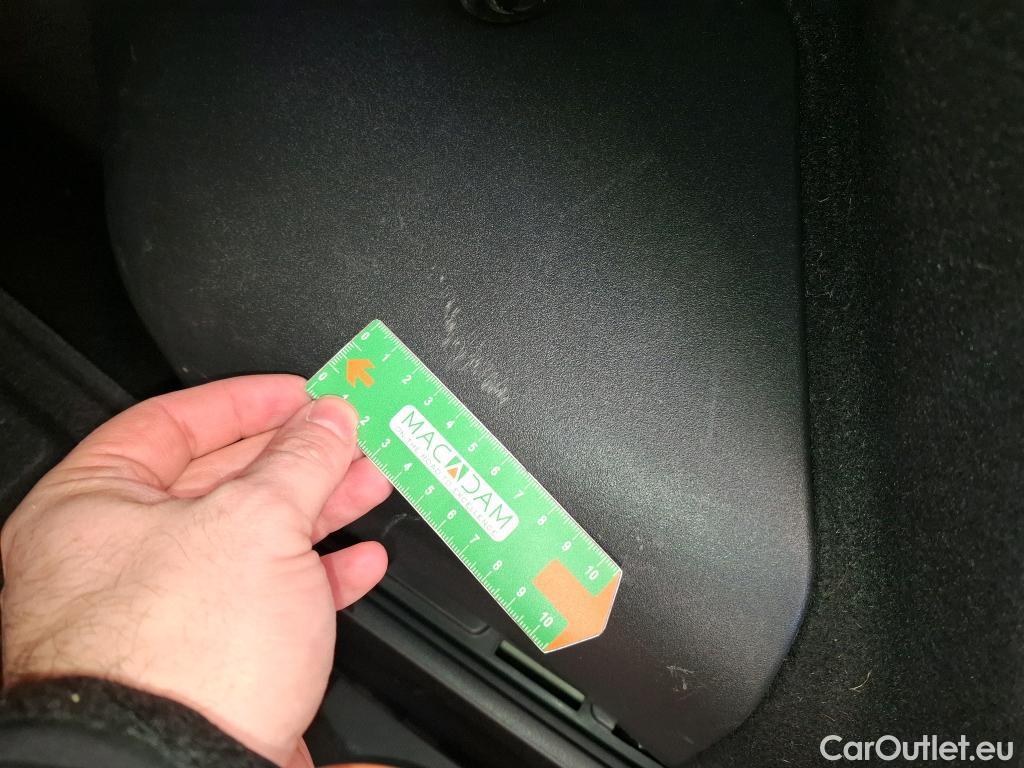  KIA  XCeed KIA  / 2019 / 5P / Crossover 1.6 GDI ISG ISG PHEV DESIGN DCT6 #8