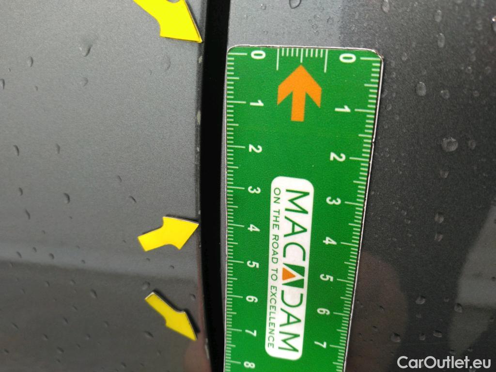  Mercedes  A-Klasse MERCEDES-BENZ Classe A Berline / 2018 / 4P / Berline A 250 e Business Line 8G-DCT #17