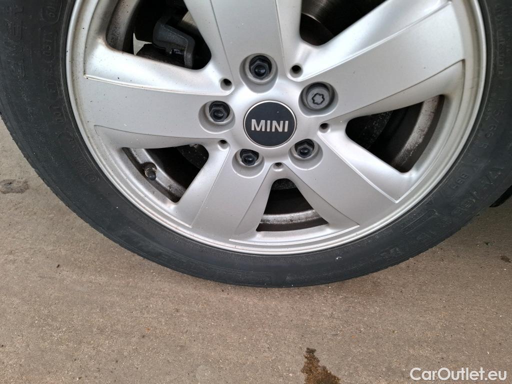  Mini  Cooper MINI Mini / 2014 / 5P / Berline One Finition Business Design 102 ch BVA7 #4