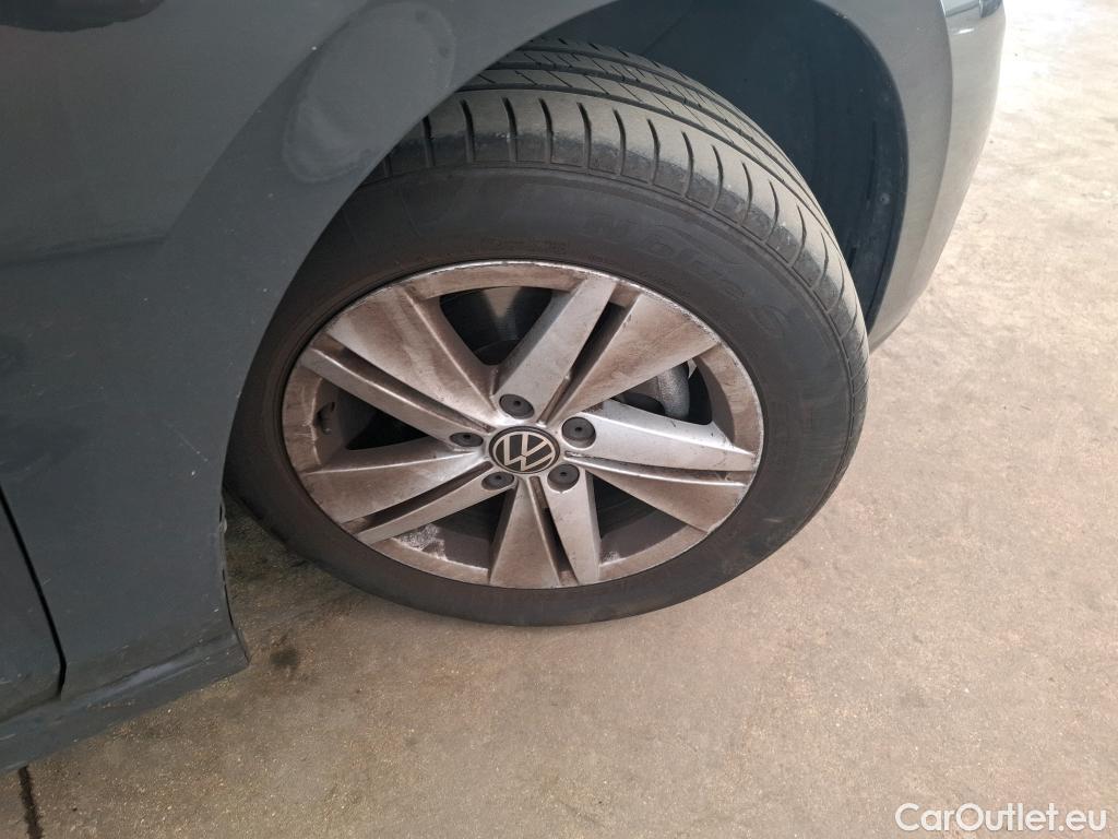  Volkswagen  Golf  VOLKSWAGEN / 2020 / 5P / Berline 1.0 eTSI OPF 110 DSG7 Life Business #25