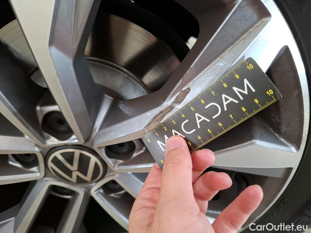  Volkswagen  Passat VOLKSWAGEN  SW / 2019 / 5P / Break 2.0 TDI 150 SCR DSG7 SW ELEGANCE #3