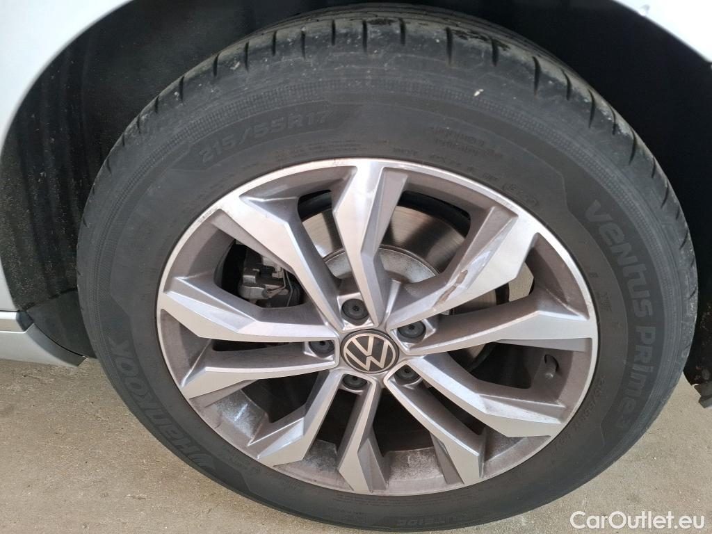  Volkswagen  Passat VOLKSWAGEN  SW / 2019 / 5P / Break 2.0 TDI 150 SCR DSG7 SW ELEGANCE #2