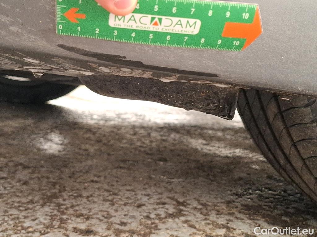  Bmw  Serie 1 BMW Série 1 / 2019 / 5P / Berline 116d DKG7 Business Design #26