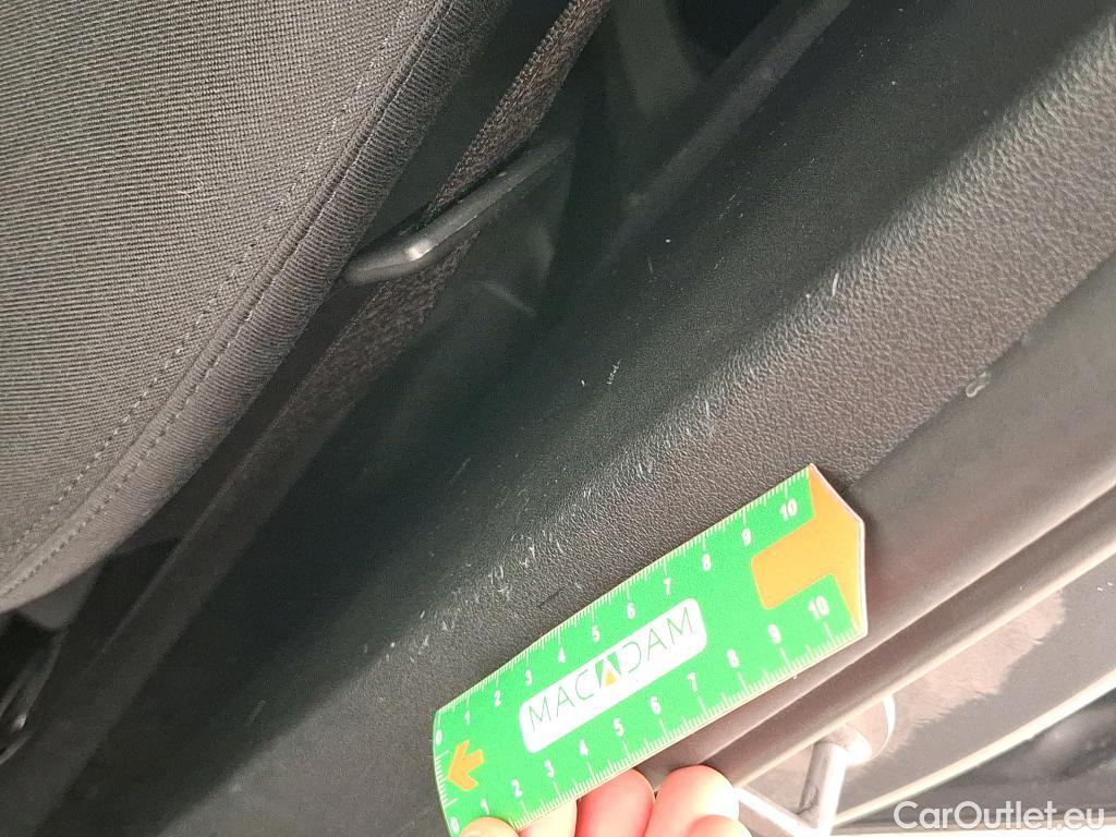  Bmw  Serie 1 BMW Série 1 / 2019 / 5P / Berline 116d DKG7 Business Design #16